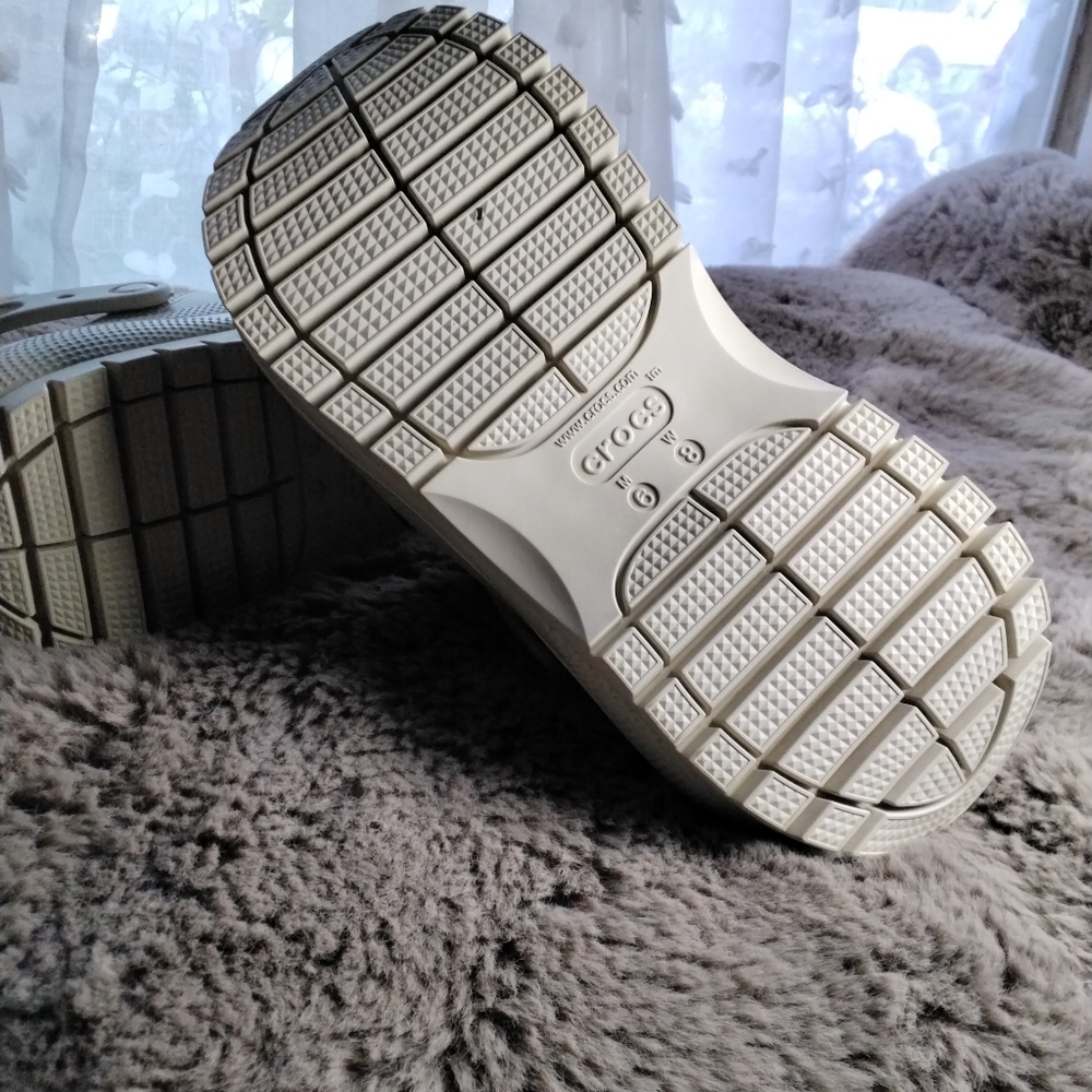 NWOT. CROCS. Mega Crush Clogs.‎ 8. Charms included. - Picture 3 of 4